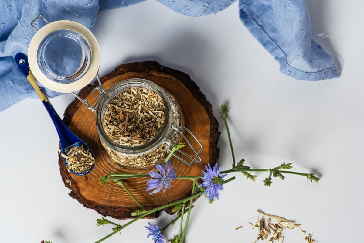 عرق کاسنی و شاتره برای کبد چرب