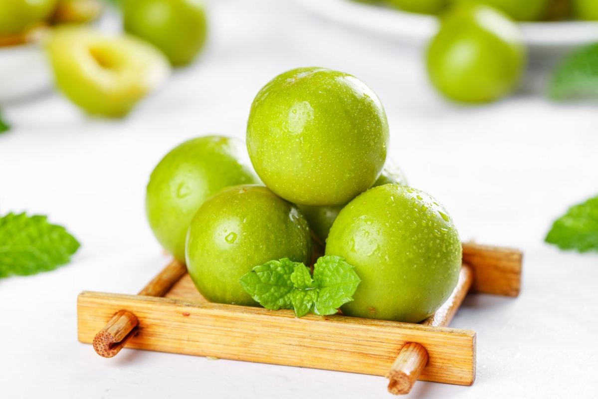 کالری لواشک گوجه سبز