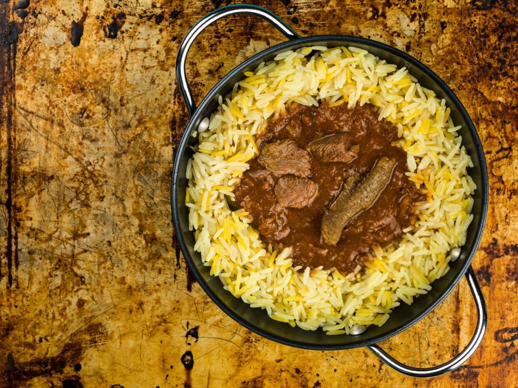 طرز تهیه خوراک گوشت بره با برنج زعفرانی