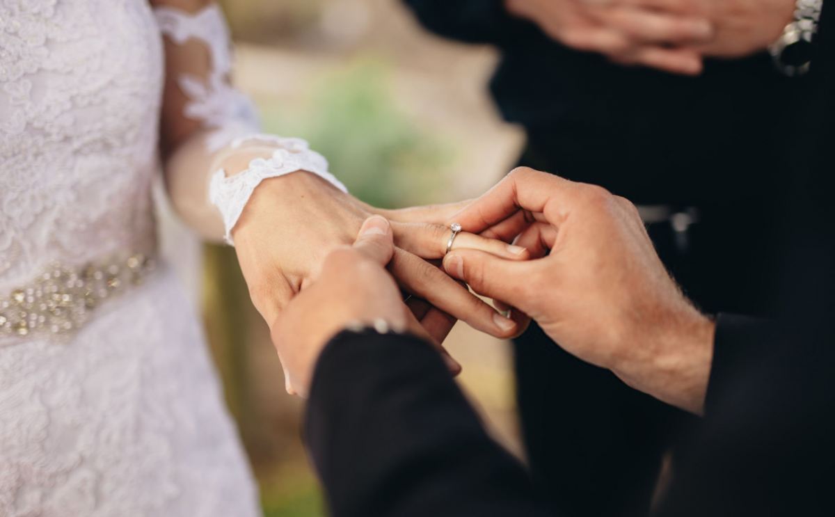 حلقه ازدواج طلا بهتر است یا نقره؟