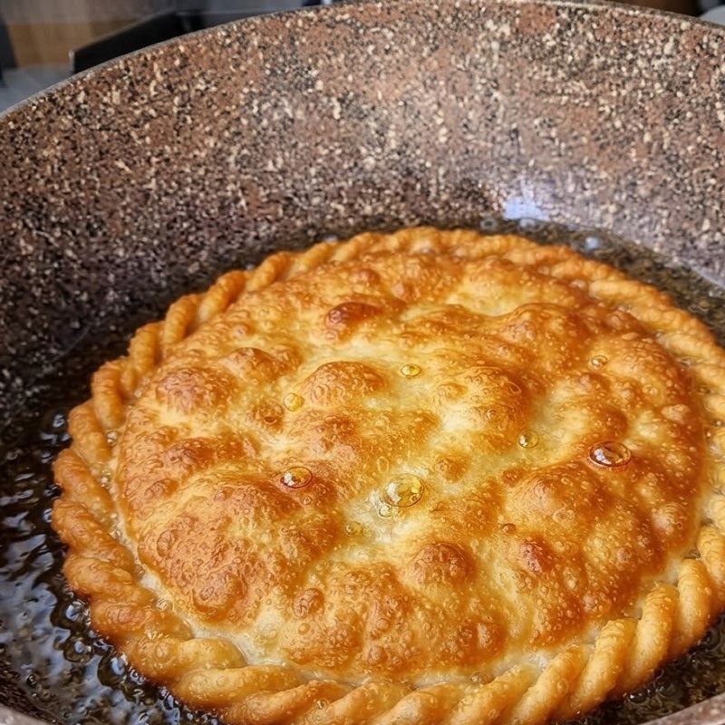 سرخ کردن پیراشکی گوشت