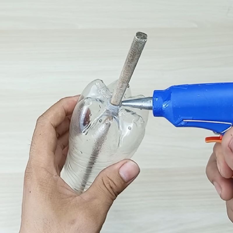 مراحل ساخت آبپاش با بطری
