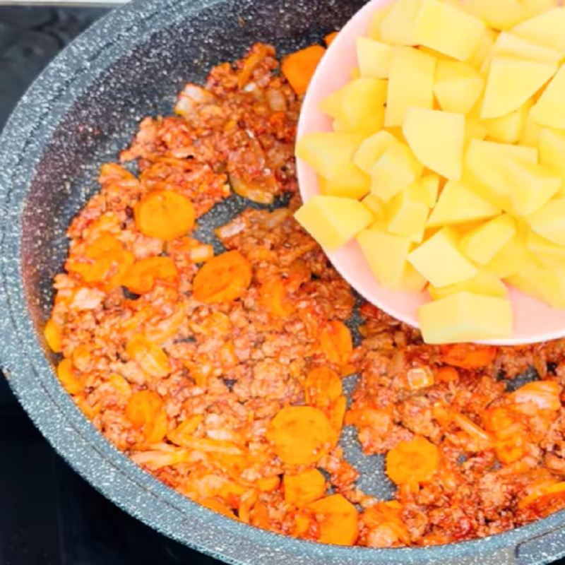 دستور تهیه خوراک گوشت و سیب زمینی