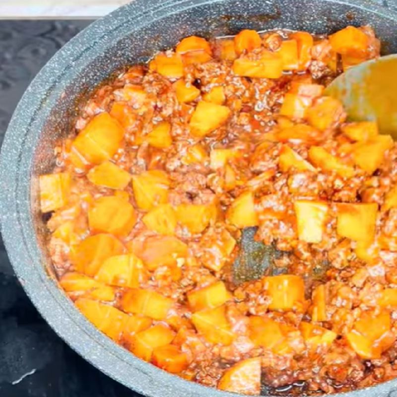 خوراک گوشت و سیب زمینی خوشمزه