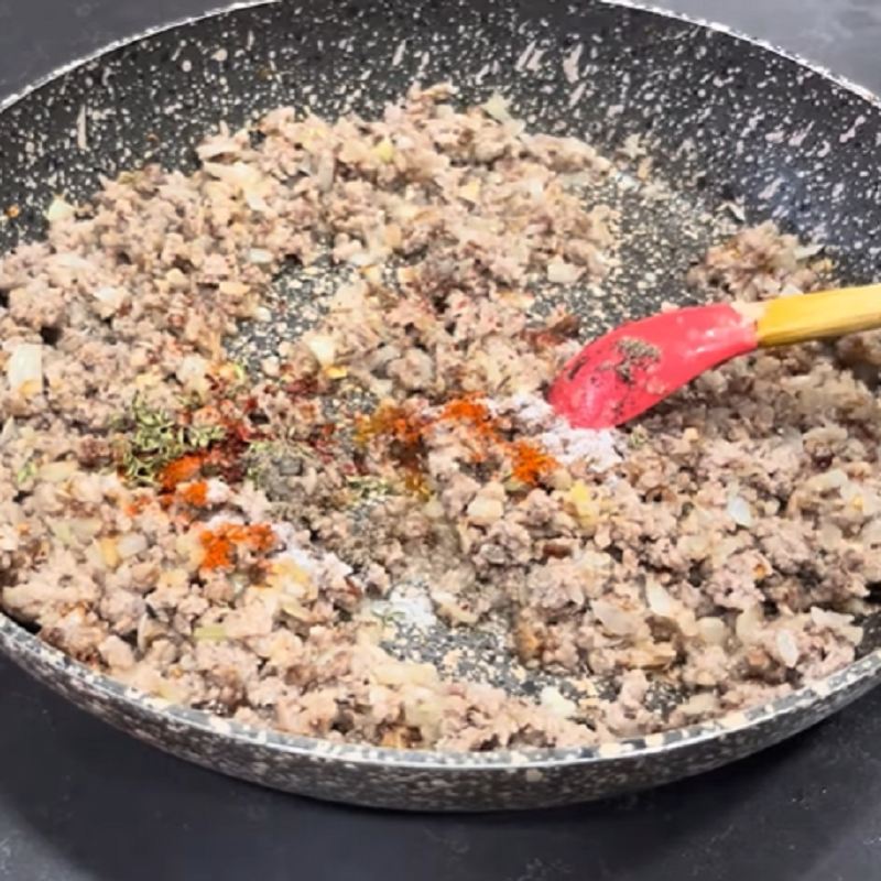 طرز تهیه غذای ترد و پرملات با گوشت چرخ کرده