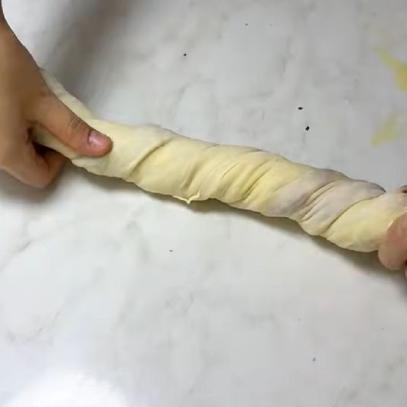شکل دادن به خمیر و گوشت