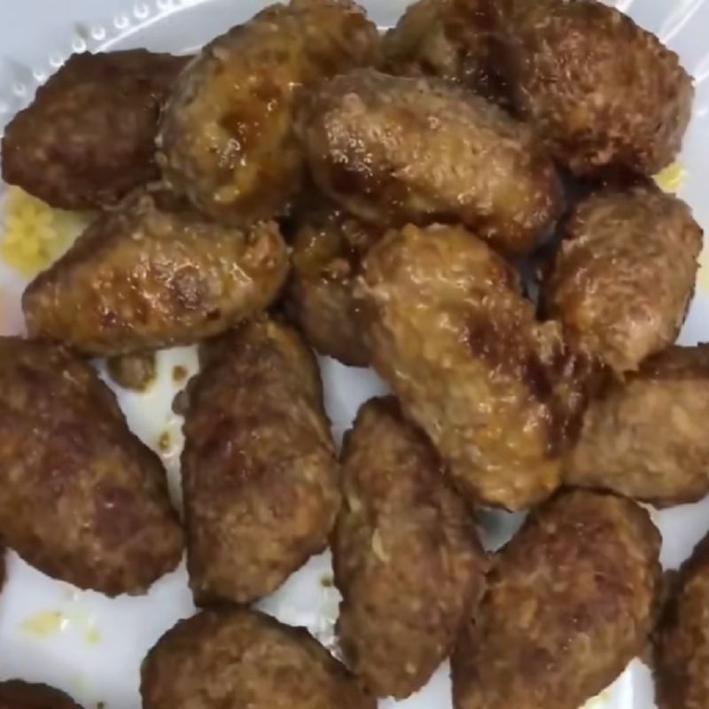 کوفته ها را نیز در همان تابه کمی سرخ کنید