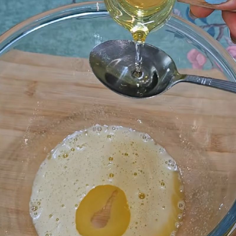 روغن مایع مخصوص پخت وپز را اضافه کنید