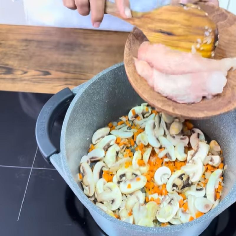 مرغ را اضافه کنید