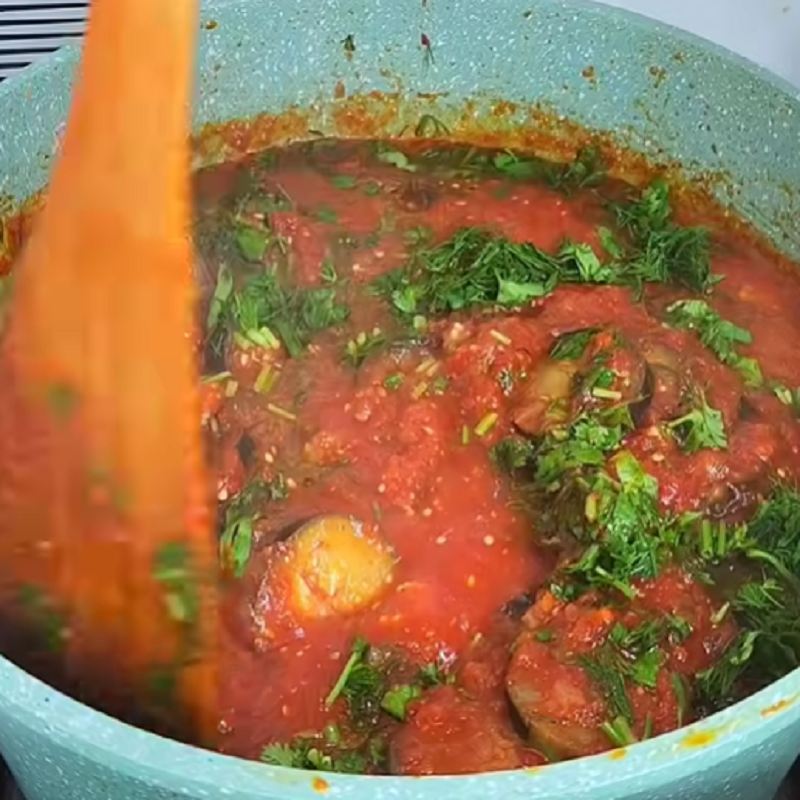 شوید و گشنیز را اضافه کنید