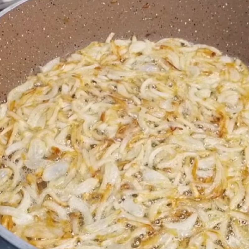 آماده کردن پیاز و گوشت