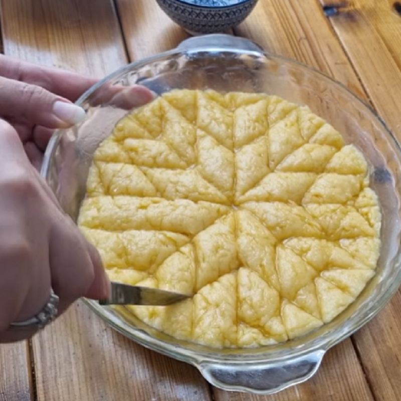 شیرینی را به شکل مربع یا لوزی برش بزنید