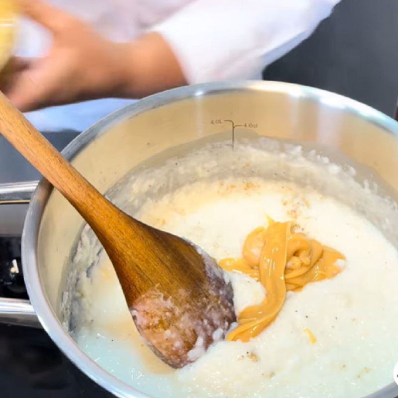افزودن شیر عسلی و خامه
