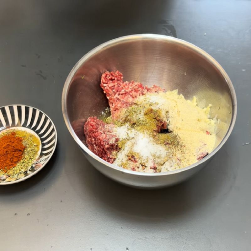 آماده کردن و ورز دادن مایه گوشت