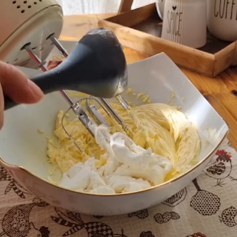 خامه صبحانه را اضافه کنید