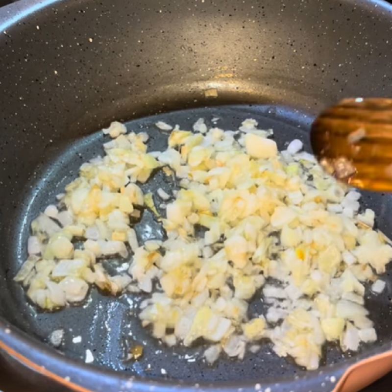 تفت دادن پیاز، سیر و مرغ