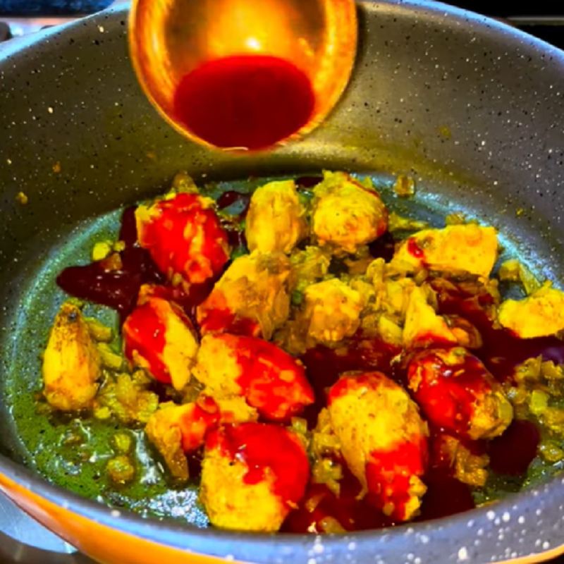 مقداری از این سس را به مرغ اضافه کنید