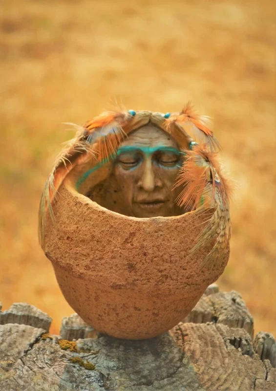 مجسمه چوبی