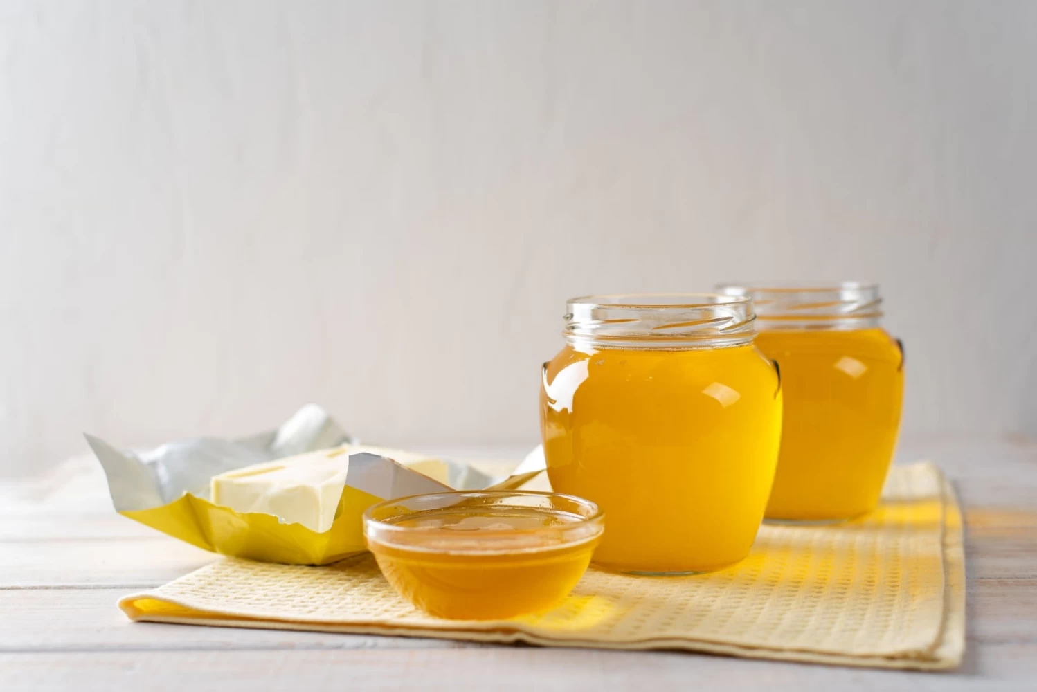 شیشه ای محتوی روغن حیوانی