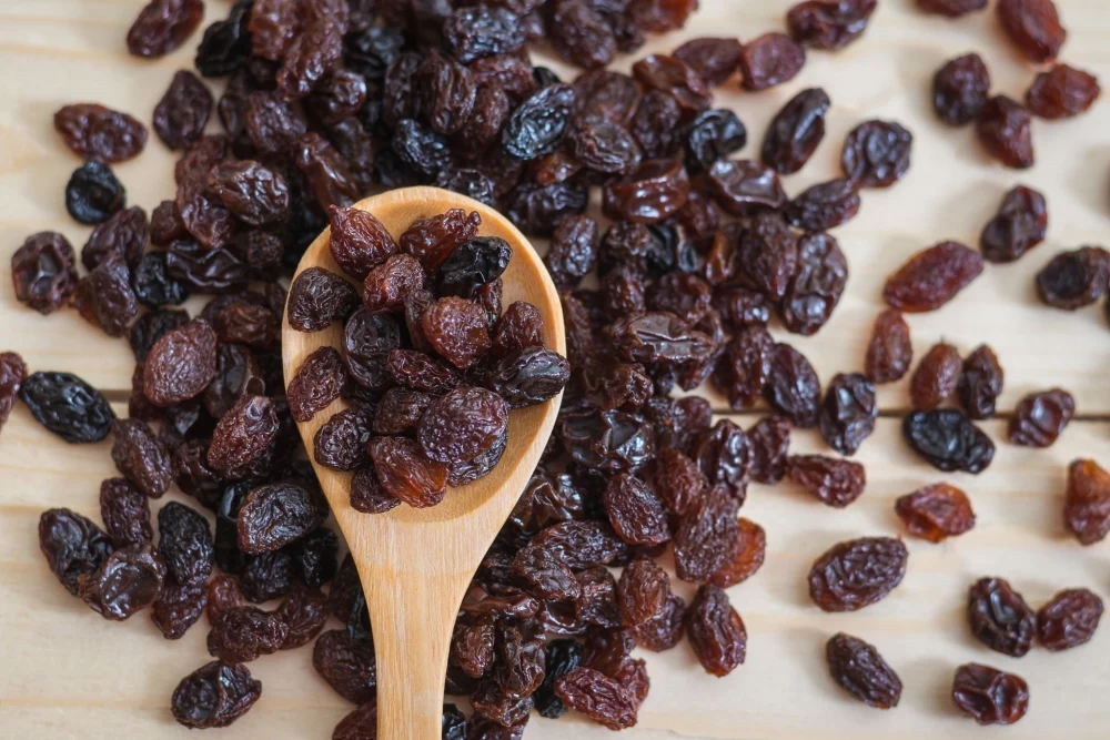 قاشقی پر از مویز