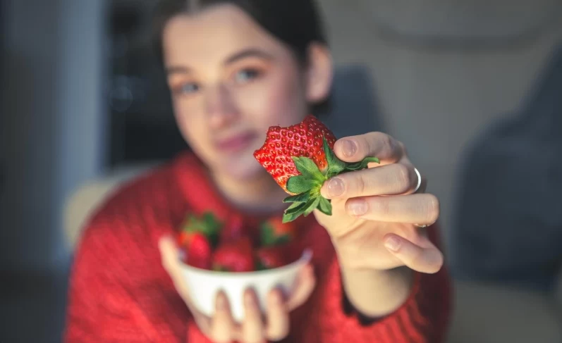 شما تنبل نیستید؛ مغزتان گرسنه است! آشنایی با غذاهای مقوی که سوخت مغز هستند