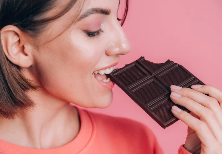 فرق بین شکلات شیری و شکلات تلخ چیست؟ چرا شکلات تلخ پادشاه است؟!