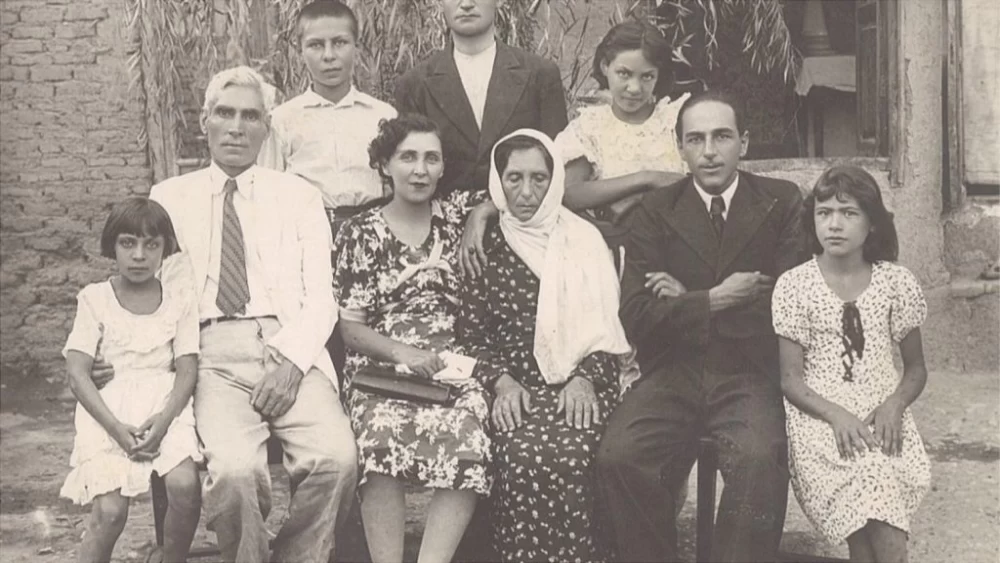 بیوگرافی ثمینه باغچه بان؛ خالق جم جمک برگ خزون