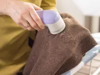 آشنایی با انواع پرزگیر لباس و نحوه استفاده از آن