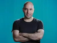 بیوگرافی بابک بختیاری موسس آیس‌ پک از ترک تحصیل، مسافرکشی تا تاسیس برند مشهور