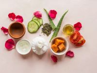۱۰ ماسک خانگی موثر برای کوچک کردن منافذ باز پوست