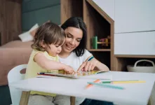 چرا استخدام پرستار کودک در منزل بهترین تصمیم برای والدین شاغل است؟