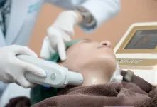 هایفوتراپی گردن / روشی غیرتهاجمی برای کاهش چین و چروک