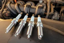 شمع پایه کوتاه برای خودرو مناسب‌تر است یا شمع پایه بلند ؟