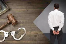 آیا تعقیب کردن کسی جرم دارد ؟