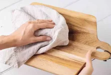 راه های از بین بردن بوی بد ظروف چوبی