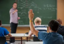 روش های مؤثر برای برخورد با معلم بد فرزندمان