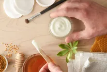 کرم ضد لک و جوانساز ژل رویال / راهی برای پوستی جوان و بدون لک