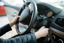 علت روشن شدن خودرو به صورت نیمه کامل و راه حل های آن