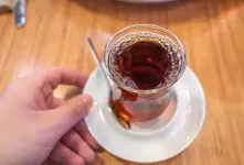 راز استفاده از استکان کمرباریک برای چای در فرهنگ ایرانی