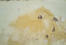 علت زرد شدن گچ دیوار پس از رنگ روغن