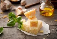 پنیر پارمسان طلای سفید آشپزی ایتالیایی و کاربردهای آن در غذا