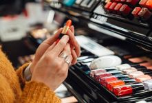 با مواد خطرناک تشکیل دهنده رژلب آشنا شوید !