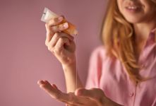 خواص گلیسیرین برای مو: مرطوب کننده طبیعی، تقویت و درخشندگی