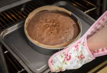 بوی تخم مرغ در کیک از چیست؟