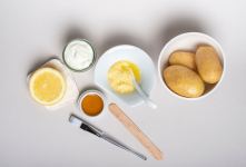 ماسک سیب زمینی و عسل؛ معجزه طبیعی روشنایی و آبرسانی پوست