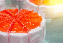 کاربرد ژل کیک در قنادی؛ بهبود بافت، ماندگاری و تزئین حرفه ای شیرینی