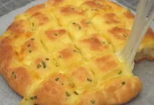طرز تهیه نان پنیری ساده و آسان با آرد و تخم مرغ