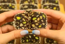طرز تهیه دسر خرما مغزدار / سالم ، خوشمزه و بدون شکر