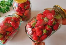 نحوه شستن توت فرنگی / روش طبیعی برای نگهداری طولانی مدت از توت فرنگی