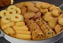 طرز تهیه ۵ شیرینی خوشمزه فقط با ۱ خمیر